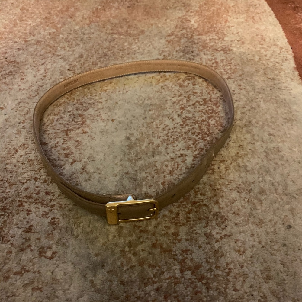 Liz Claiborne Women Narrow Tan Leather Belt W/ Brass Buckle Size Medium 32.5”L